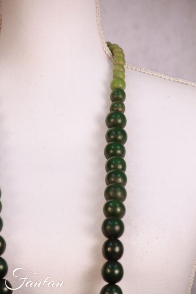 Sautoir en bois de perles dégradées vert foncé