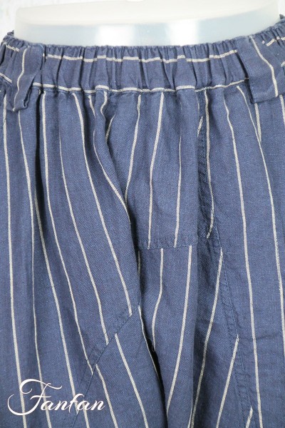 Mara Gibbucci Pantalon bleu à rayures blanches 54-91